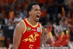 小巴里-布朗获2024-25赛季总决赛MVP，场均30分7.3助攻太强！