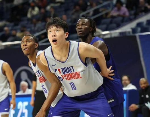 ESPN模拟选秀,杨瀚森第41顺位被勇士选中,崔永熙当面鼓励