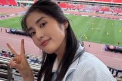 赵丽娜亮相女足亚冠半决赛现场:首届女足亚冠,武汉加油