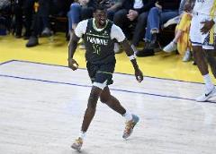  森林狼替补球员25投3中，里德7中0，迪文9中2，沃克9中1