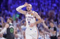 拼到第六犯离场!卡鲁索7投4中贡献9分2篮板2助攻2抢断