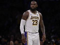 詹姆斯生涯连续21个赛季入选最佳阵容,NBA历史第一!