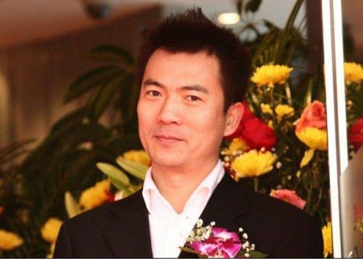 黄健翔力挺贝蒂斯夺欧协联冠军,呼吁曼联离队球员皆得荣耀