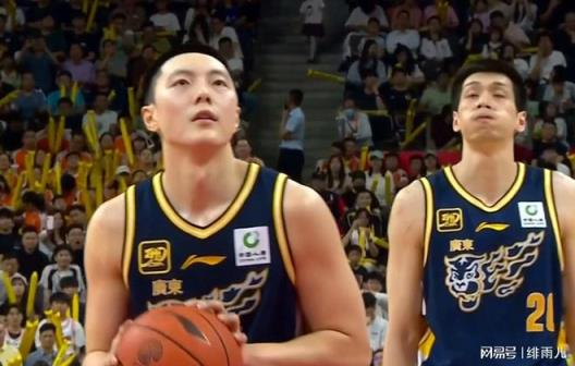广东队新星爆发!19+12统治赛场,MVP得主获郭艾伦盛赞