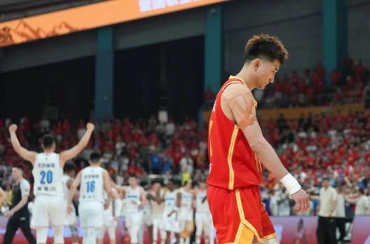 孙铭徽:G5赛后踢球确实崩溃了,那场比赛太想赢