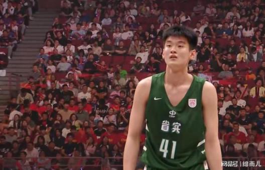 广东新星崛起！空间型内线将撼动男篮四号位格局