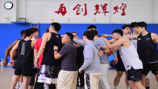 今晚19点!辽宁对阵四川,洛佩斯或调整阵型,2米15辽篮内线或被边缘化